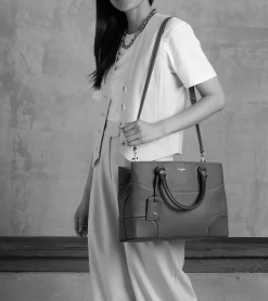 Grand sac à main Romy en cuir grainé - Black