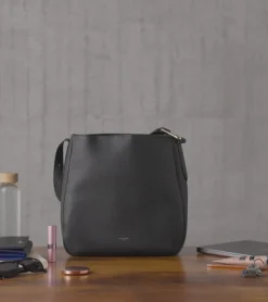 Grand sac hobo Madeleine en cuir grainé - Black
