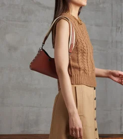 Petit sac bandoulière Sans Couture en cuir lisse - Mahogany Brown