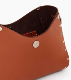 Petit sac bandoulière Sans Couture en cuir lisse - Mahogany Brown