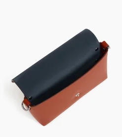 Pochette à rabat avec bandoulières amovibles Sans Couture en cuir lisse - Mahogany Brown
