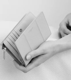 Portefeuille moyen modèle Juliette en cuir grainé - Black