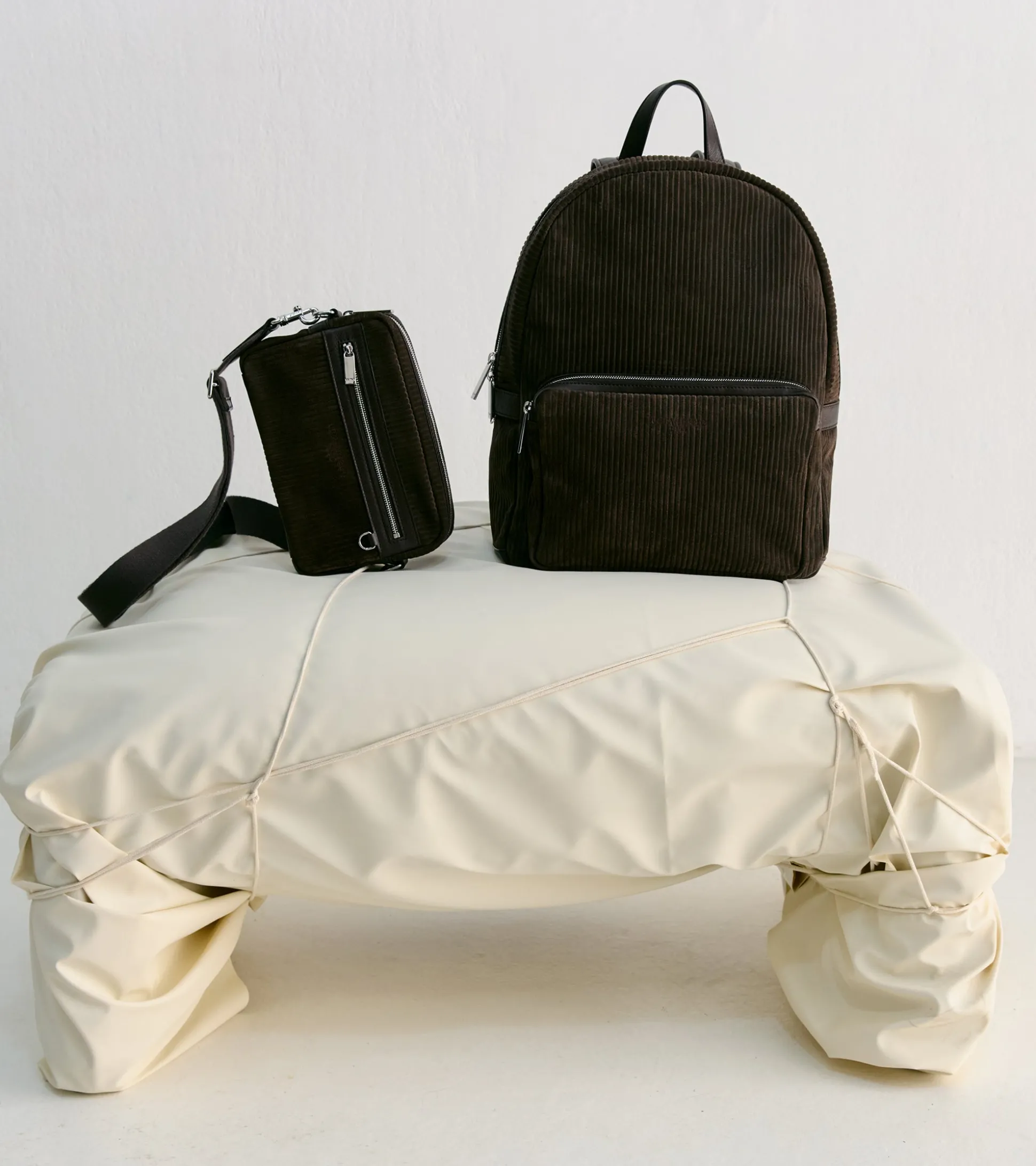 Sac à dos zippé Emile en cuir côtelé et lisse - CAFE 1