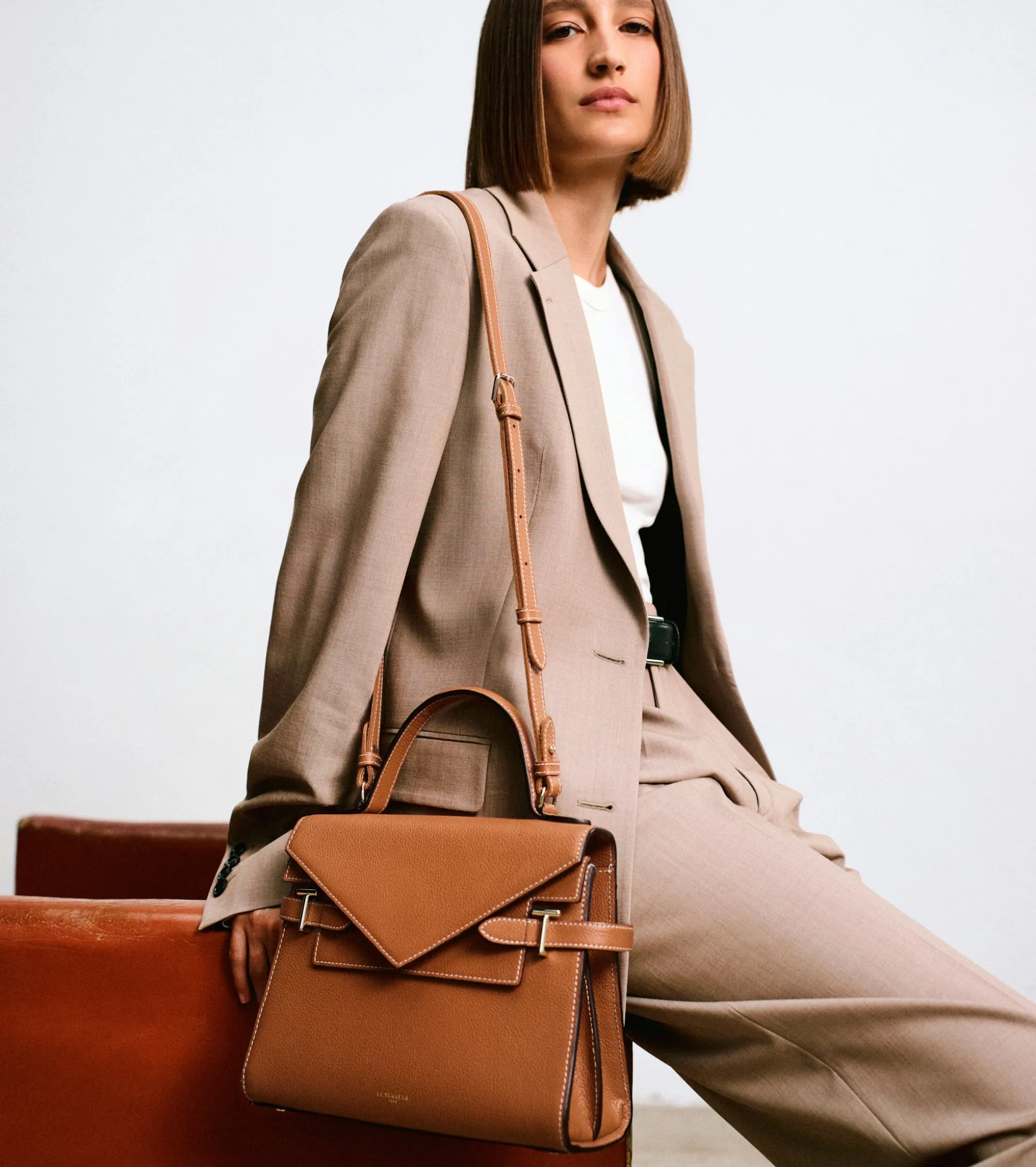 Sac à main double rabat moyen modèle Emilie en cuir grainé - Brown Tan