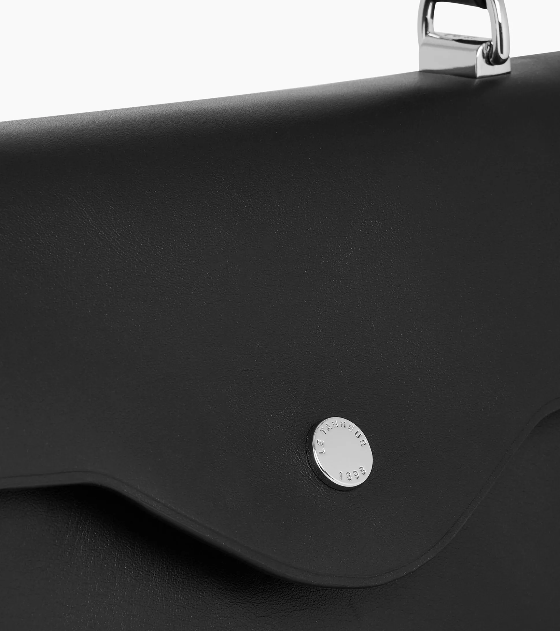 Sac à main moyen modèle Sans Couture en cuir lisse - Black
