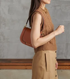 Sac bandoulière moyen modèle Ella en cuir grainé - Mahogany Brown