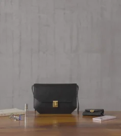 Sac bandoulière moyen modèle Rose en cuir lisse - BLEU ARGILE