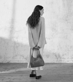 Sac porté épaule moyen modèle Juliette en cuir grainé - Twilight Blue