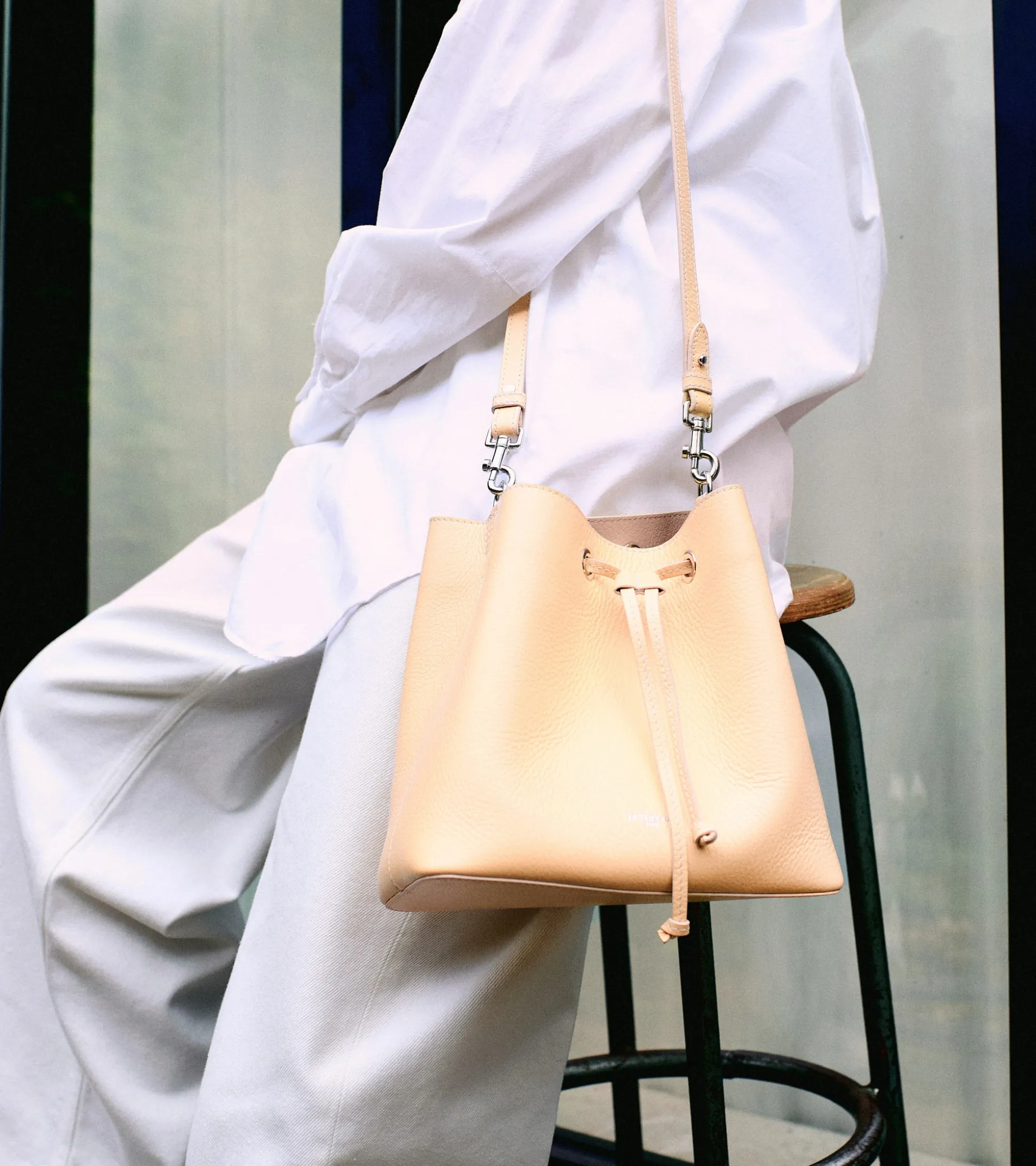 Sac seau Louise en cuir grainé - AURORE-GREGE
