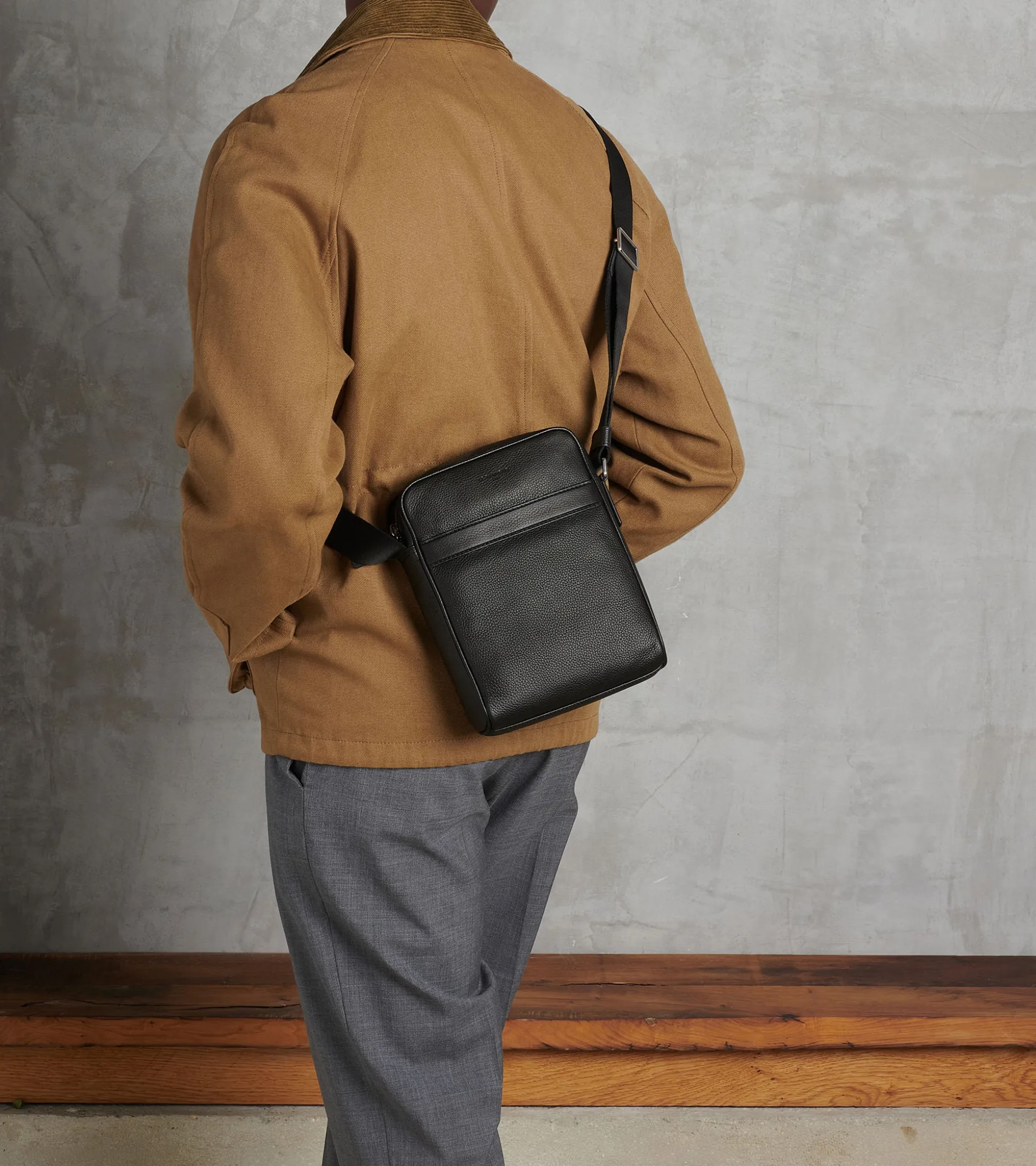 Sacoche moyen modèle Charles en cuir grainé - Black